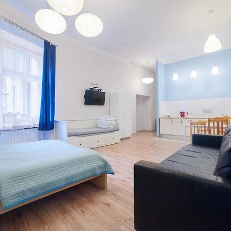 Dizzy Daisy Downtown Apartments Krakow Bagian luar foto