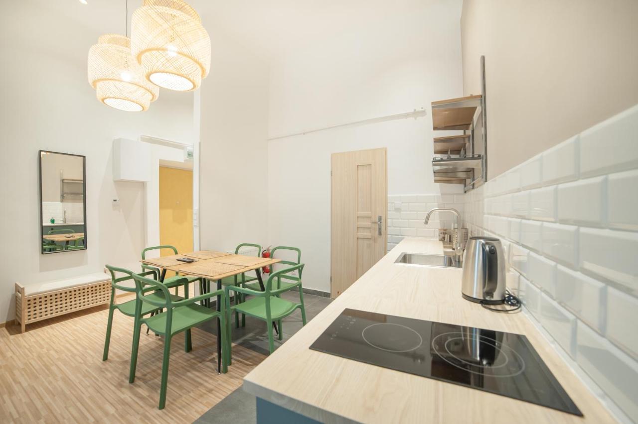 Dizzy Daisy Downtown Apartments Krakow Bagian luar foto