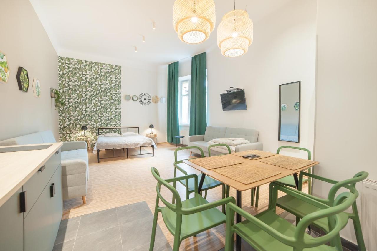 Dizzy Daisy Downtown Apartments Krakow Bagian luar foto